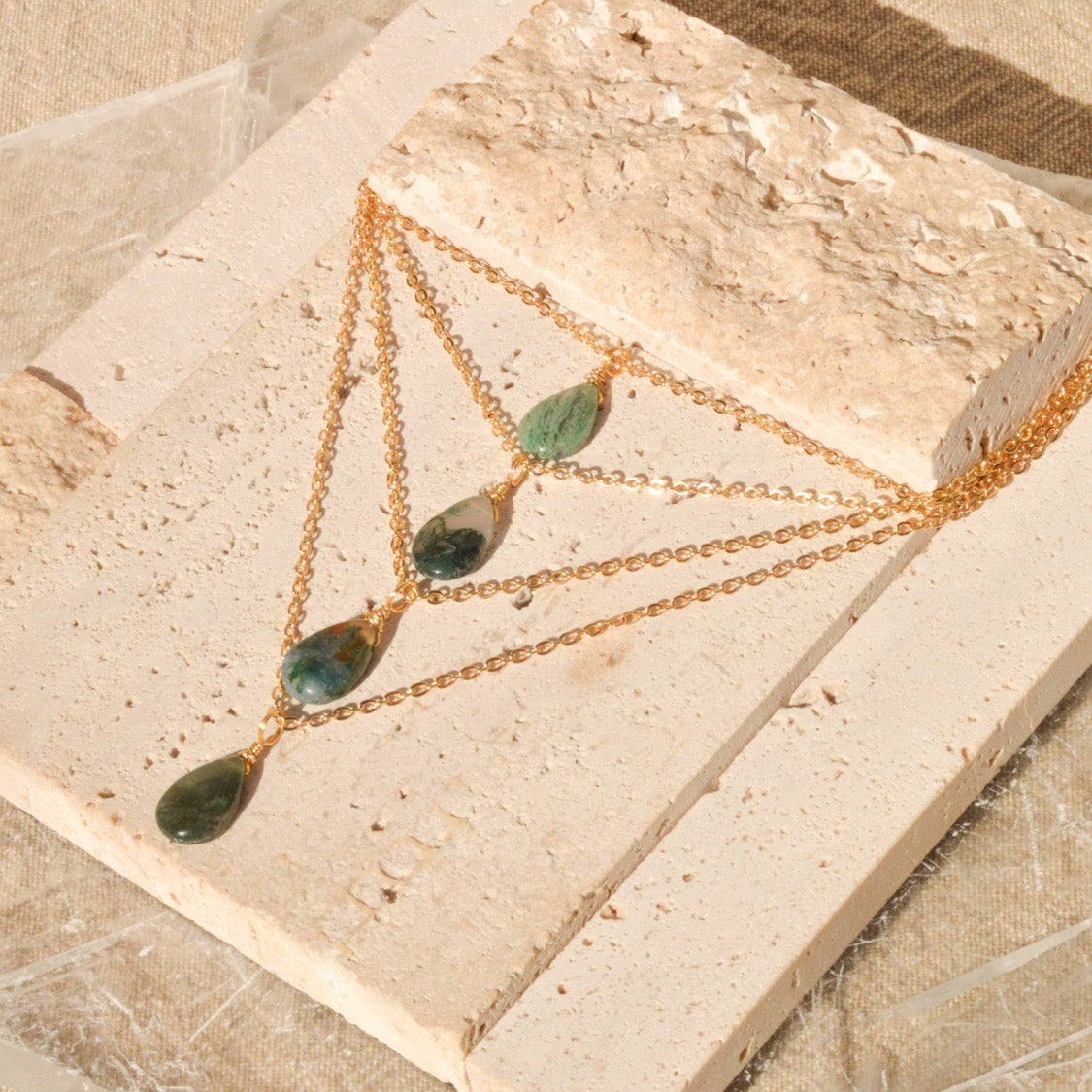 Moss Agate Droplet Gold 18”